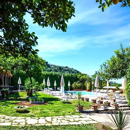 Holiday home Limoneto E