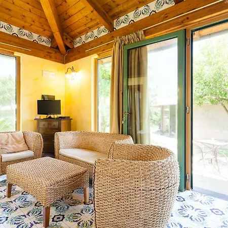 Holiday home Limoneto E